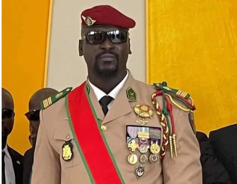 Conakry/ Un journaliste de Djoma à Col. Doumbouya : « ça fait 2 mois, nous n’avons pas nos salaires… »