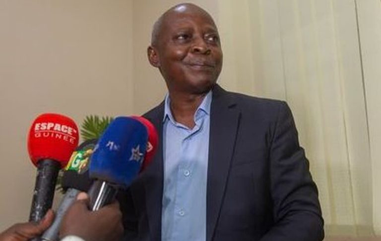 Fonction Publique : la première décision forte du ministre Julien Yombouno