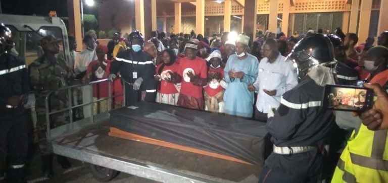Aéroport Gbessia : Une forte mobilisation à l’accueil de la dépouille mortelle de M’Mah Sylla 