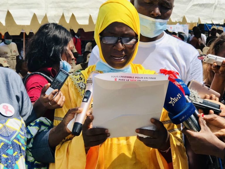 SIDA en Guinée : « 110 000 personnes infectées, seulement 48 000 sont sous traitement »