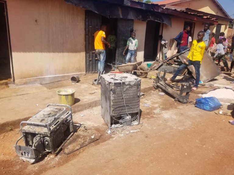 Labé : plus de 25 millions de francs guinéens partis en fumée dans l’incendie d’une boutique