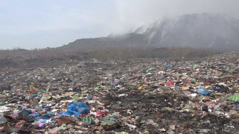 Conakry : Une masse de  fumée  suffoque les habitants de Dar-Es-Salam