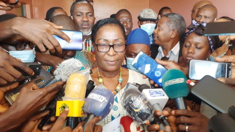 Veille de la manifestation du FNDC : Quels sont les dessous de la remise de dons aux jeunes de Wanindara par les facilitatrices ? Veille de la manifestation du FNDC : Quels sont les dessous de la remise de dons aux jeunes de Wanindara par les facilitatrices ?