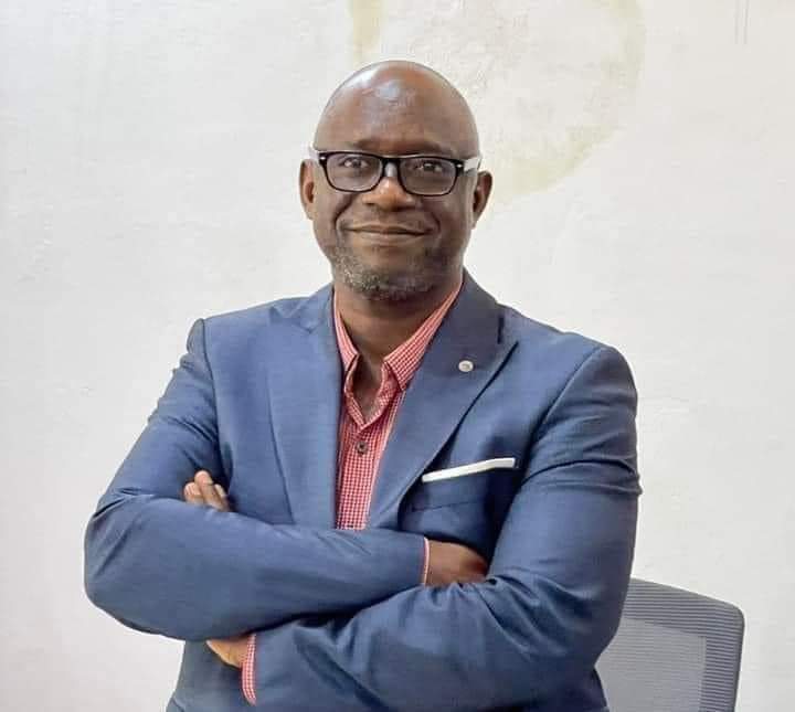 Décret: Le journaliste Akoumba Diallo nommé membre de la commission nationale des Mines