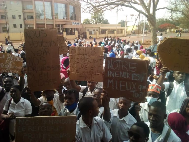 École des soins de Santé de Labé: les enseignants vacataires suspendent leurs grève