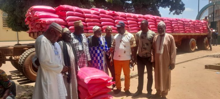Kankan : Le PDG de l’entreprise GUITER SA offre 180 tonnes de riz aux musulmans Kankan : Le PDG de l’entreprise GUITER SA offre 180 tonnes de riz aux musulmans