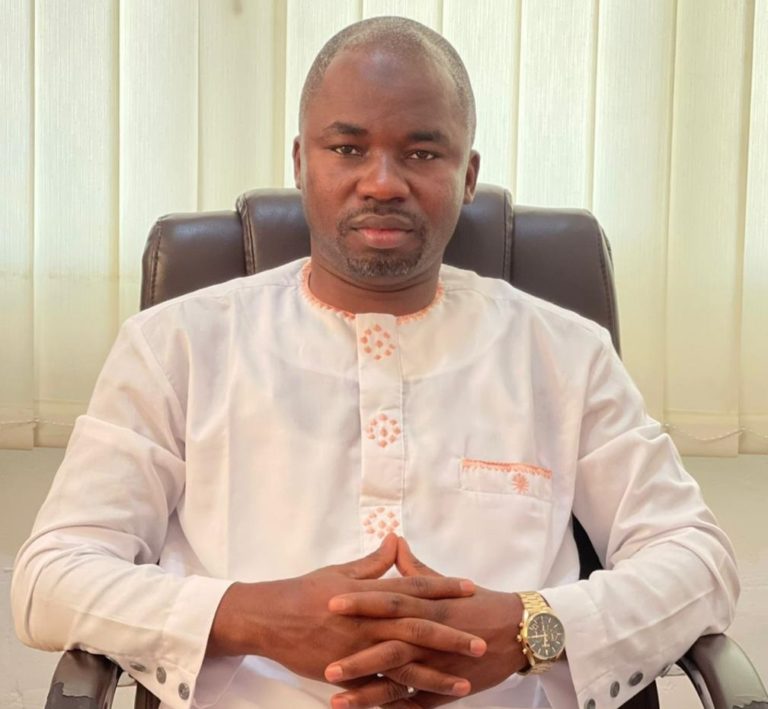 Violation des droits des filles voilées en Guinée : Ni l’Ambassade de la France, ni l’Ambassade des Etats Unis, ni l’Ambassade de la Grande Bretagne, ni l’OGDH, ni le HCNDH, encore moins les féministes ne pipent un seul mot