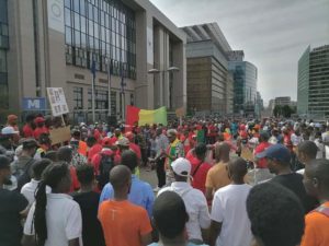 Depuis Bruxelles, les manifestants à Doumbouya : « Il reste un an au CNRD pour organiser les élections »