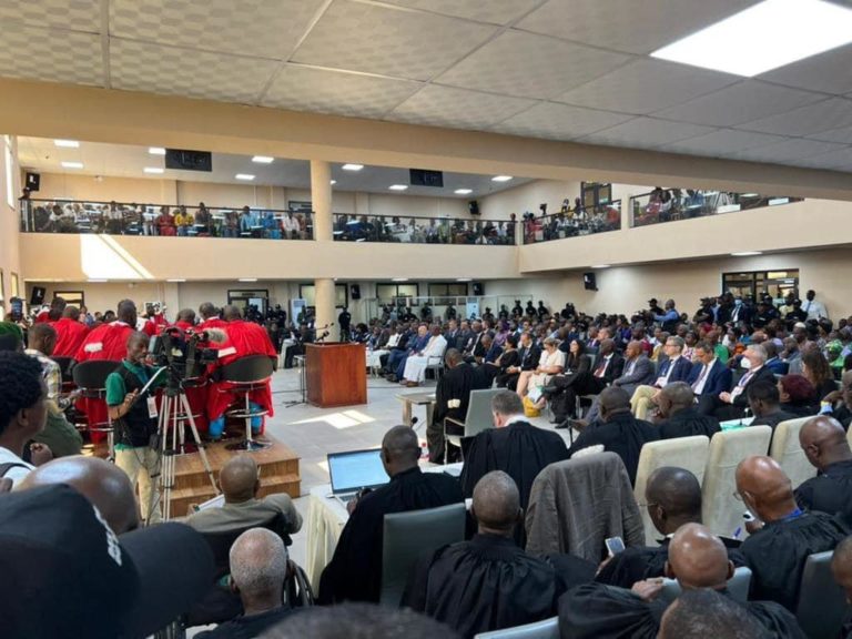 Procès du 28 sept : l’audience renvoyée sine die en attendant l’examen de la requête de la défense par la cour d’appel  Procès du 28 sept : l’audience renvoyée sine die en attendant l’examen de la requête de la défense par la cour d’appel