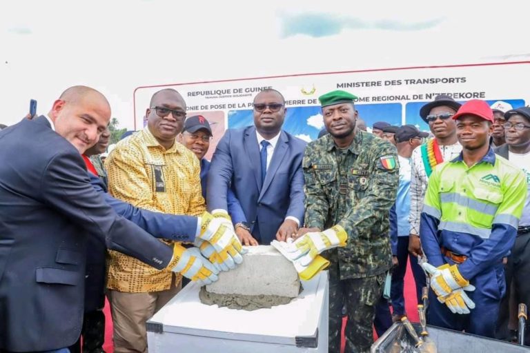 N’Zérékoré : le Premier ministre Goumou lance les travaux de construction de l’aérodrome régional