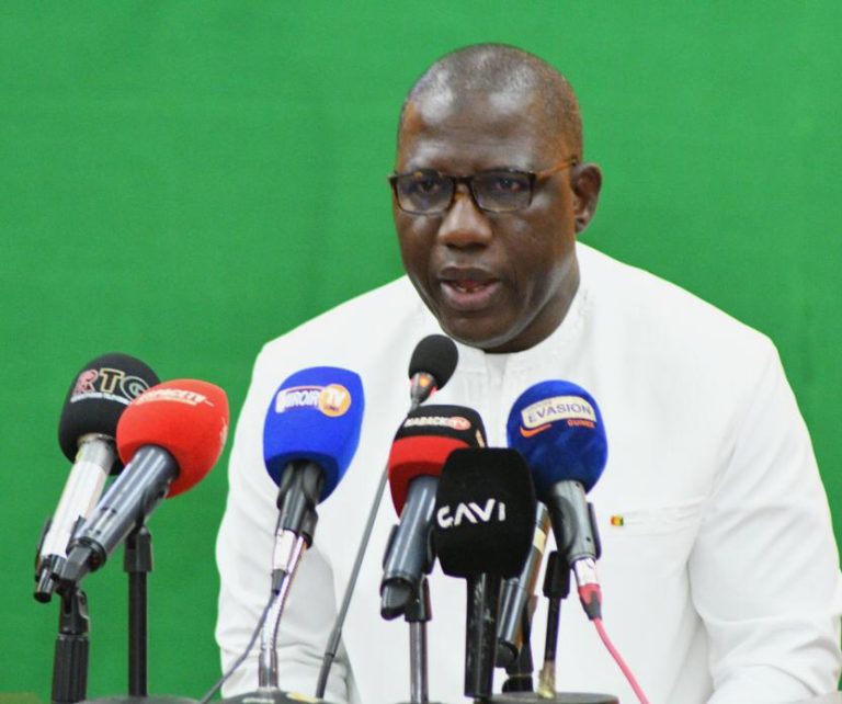 Nouvelle constitution: des propositions de la grande chancellerie de l’ordre national de mérite