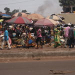 VENDEUSES EN BORDURE DE ROUTE