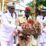 MAMADI DOUMBOUYA GERBE DE FLEUR