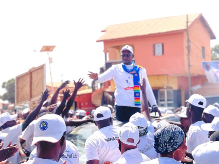 Marche de l’unité et de la paix : le président du RND accueilli triomphalement à Kankan (Hamzah Bah) Marche de l’unité et de la paix : le président du RND accueilli triomphalement à Kankan (Hamzah Bah)