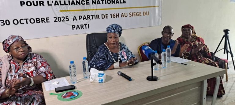 Présidentielle en Guinée : L’expérimentée Hadja Makalé Camara investie candidate du parti FAN Présidentielle en Guinée : L’expérimentée Hadja Makalé Camara investie candidate du parti FAN