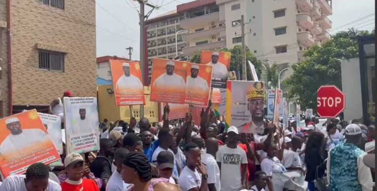 Dépôt de la candidature du Général Mamadi Doumbouya, le mouvement « Sogué Nènè » marque sa présence à la cour suprême