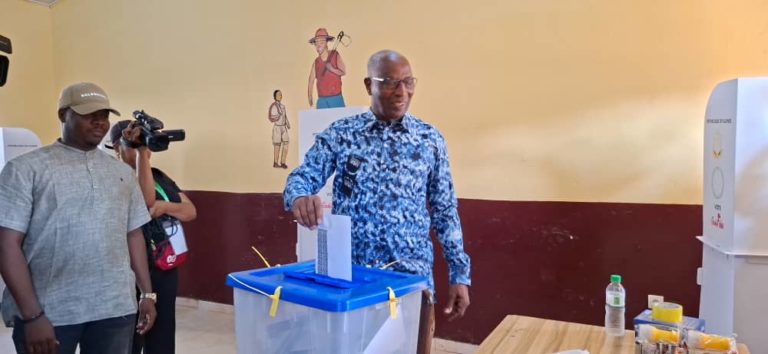 Présidentielle 2025 : le Premier ministre Amadou Oury Bah « c’est une journée historique pour le peuple de Guinée »