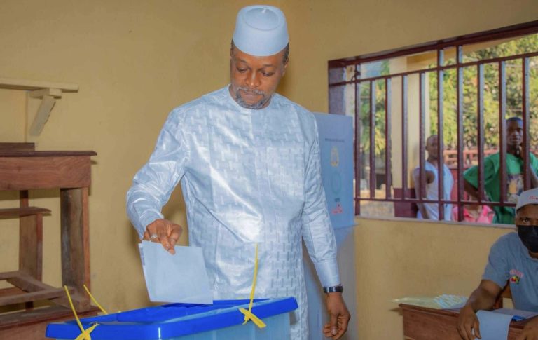 Élection présidentielle 2025 : le ministre Aboubacar Camara accomplit son devoir civique à Kiroti