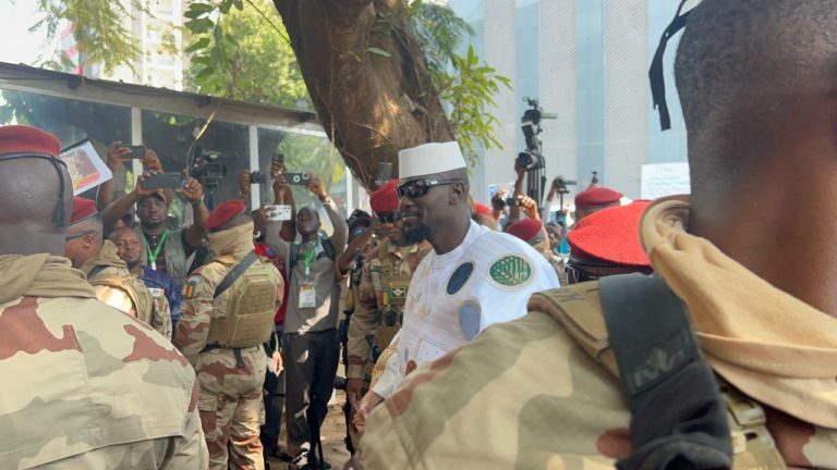 Présidentielle 2025 : le candidat Mamadi Doumbouya a voté à Boulbinet