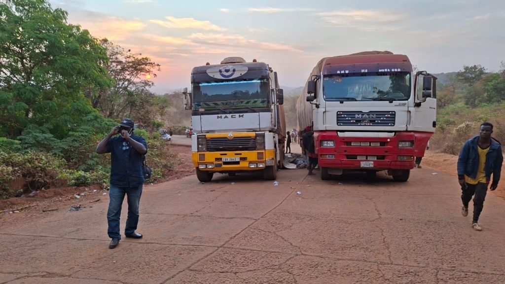Circulation routière : la RN Mamou – Labé paralysée par des camions en panne à Bouliwel 