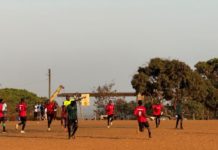 À Conakry, un match de foot pour bâtir une école et un pont à Kondjeya
