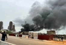 Incendie en cours à l’ancien dépôt de carburant de Kaloum : importante mobilisation des secours