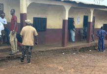Élections législatives et communales : faible affluence et aucun incident signalé à la Haute Marée, dans la commune de Gbessia