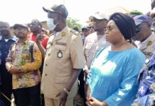 N’ZÉRÉKORÉ : la ministre Fatima Camara au chevet des sinistrés du grand marché