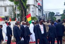 Célébration du 2 octobre : le Président Mamadi Doumbouya se recueille à la Place des Martyrs