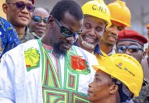Guinée : d’ouvrière sur un chantier à la présidence, le destin inattendu d’Aïssata Sia Camara