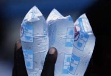 Interdiction des sachets plastiques : le gouvernement accorde un moratoire de six mois pour les sachets d’eau